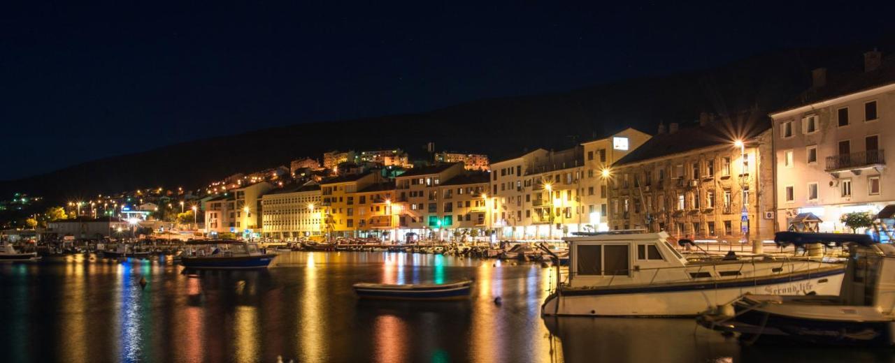 Apartments With A Parking Space Senj - 5571 Extérieur photo